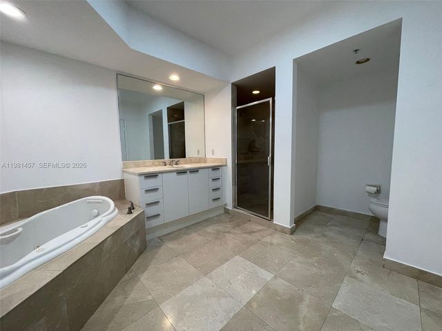 14951 Royal Oaks Ln 709, North Miami, FL 33181