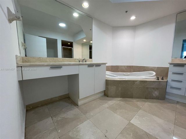 14951 Royal Oaks Ln 709, North Miami, FL 33181