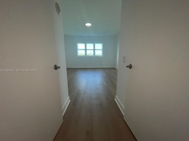 14951 Royal Oaks Ln 709, North Miami, FL 33181