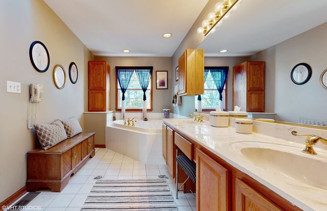 1640 S NEWTON Avenue, Park Ridge, IL 60068