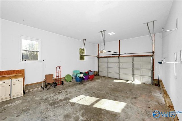 909 Bellemeade Street SW, Hartselle, AL 35640