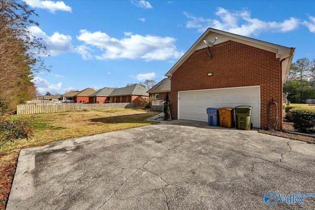 909 Bellemeade Street SW, Hartselle, AL 35640