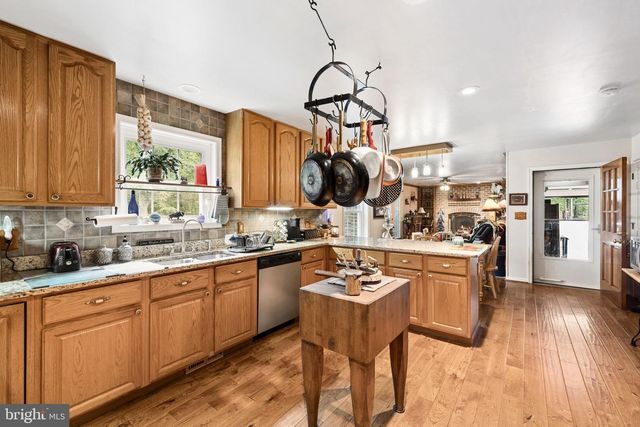 5099 COURTNEYS CORNER RD, Sumerduck, VA 22742
