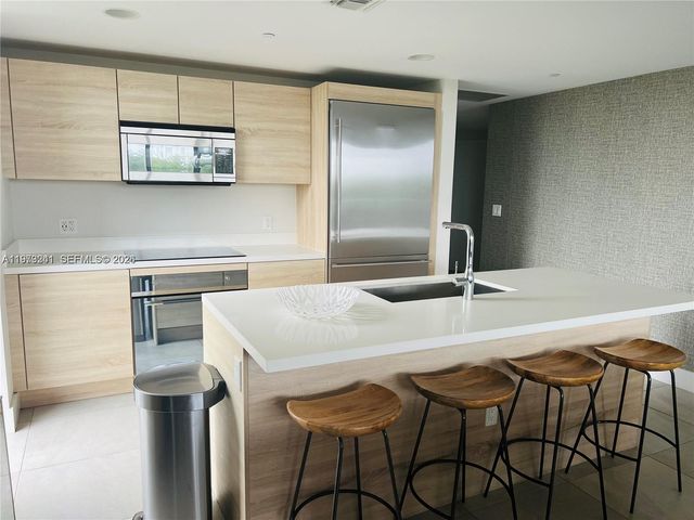 16385 Biscayne Boulevard 421, North Miami Beach, FL 33160