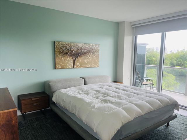16385 Biscayne Boulevard 421, North Miami Beach, FL 33160