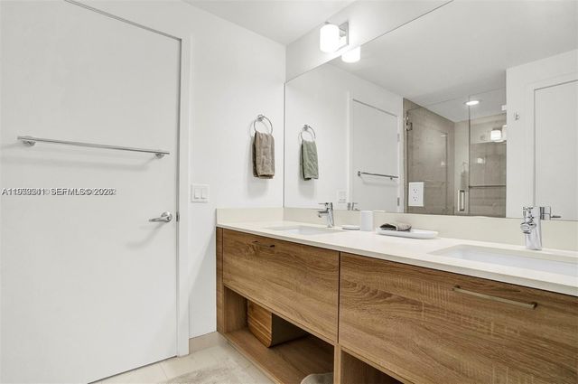 16385 Biscayne Boulevard 421, North Miami Beach, FL 33160
