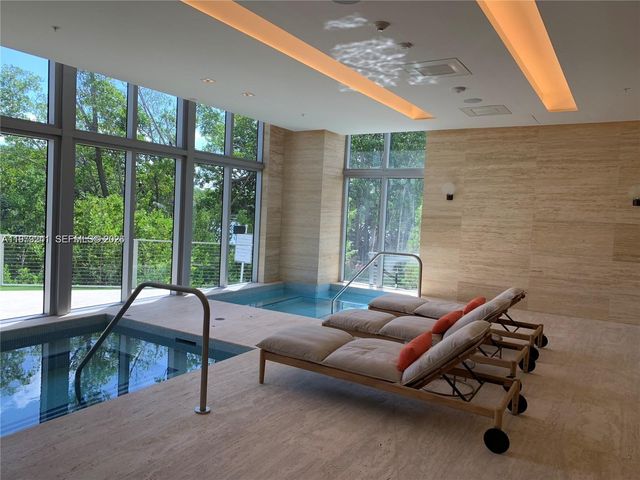 16385 Biscayne Boulevard 421, North Miami Beach, FL 33160