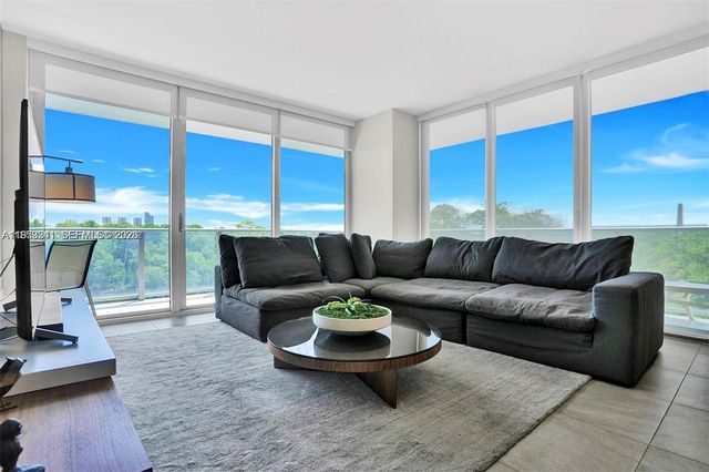 16385 Biscayne Boulevard 421, North Miami Beach, FL 33160