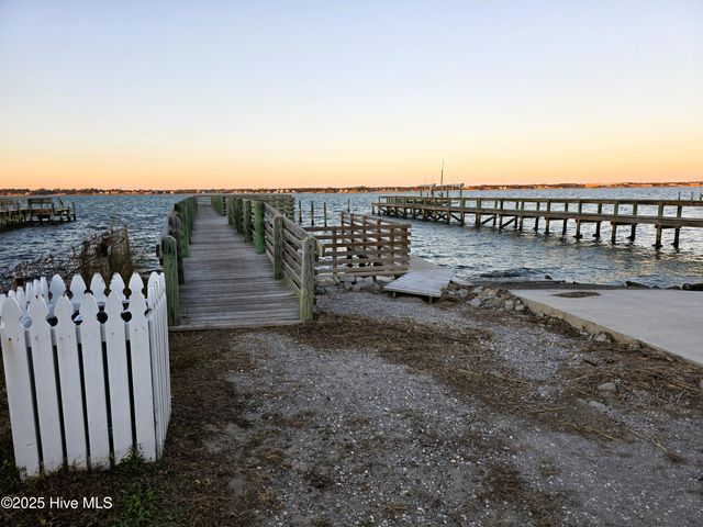 207 Fairview Street, Atlantic Beach, NC 28512