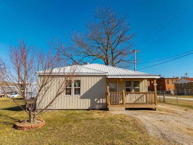 104 N Frances Street, Seymour, MO 65746