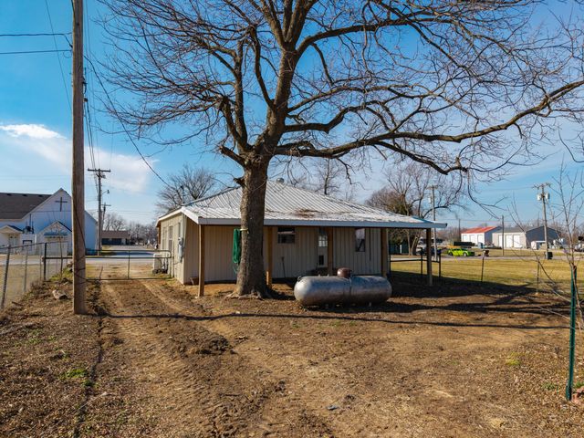 104 N Frances Street, Seymour, MO 65746