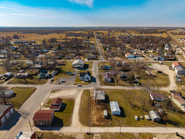 104 N Frances Street, Seymour, MO 65746