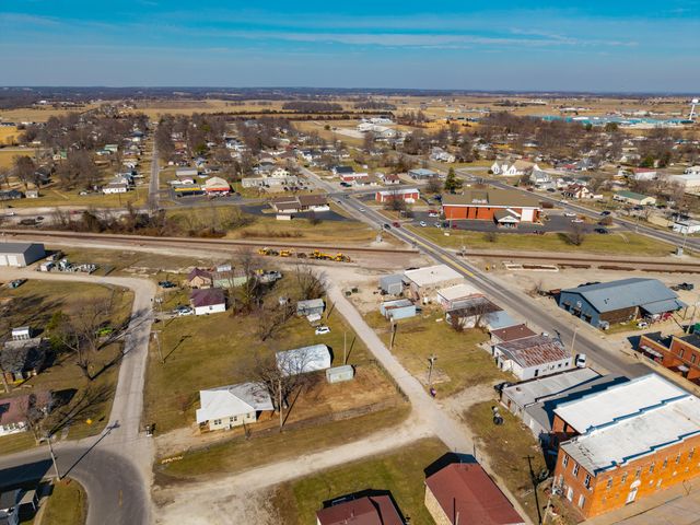 104 N Frances Street, Seymour, MO 65746