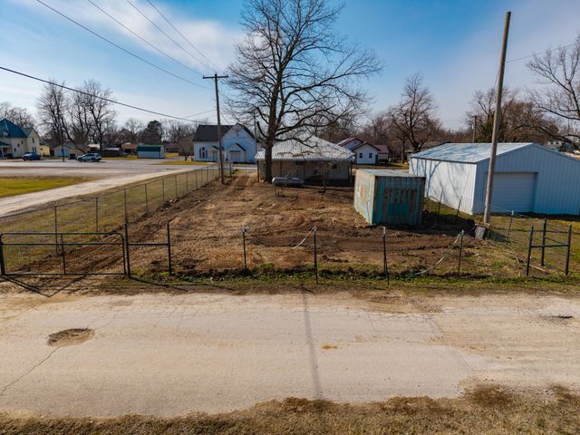 104 N Frances Street, Seymour, MO 65746