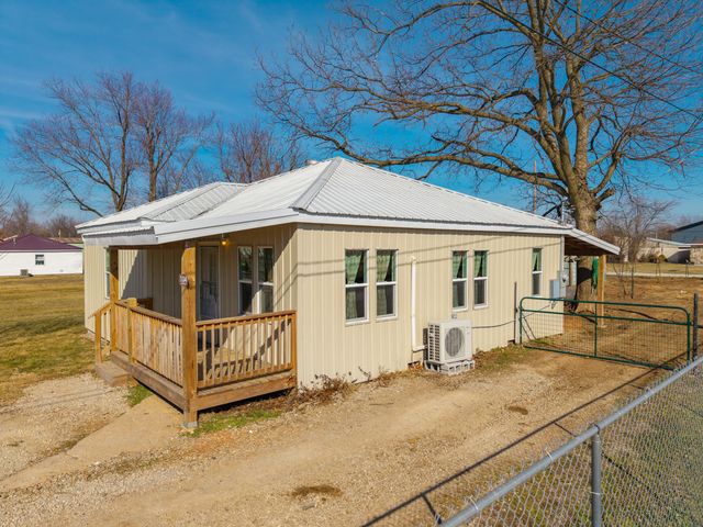 104 N Frances Street, Seymour, MO 65746