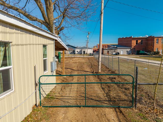 104 N Frances Street, Seymour, MO 65746