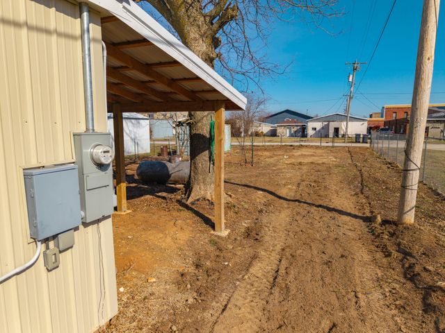 104 N Frances Street, Seymour, MO 65746