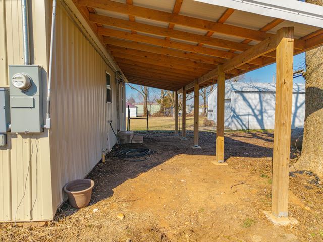 104 N Frances Street, Seymour, MO 65746