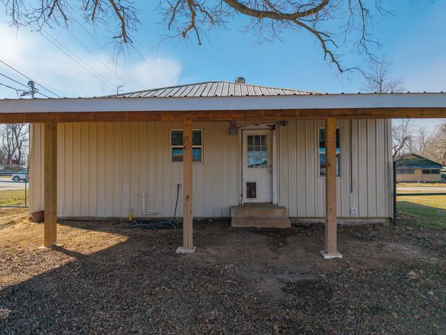 104 N Frances Street, Seymour, MO 65746