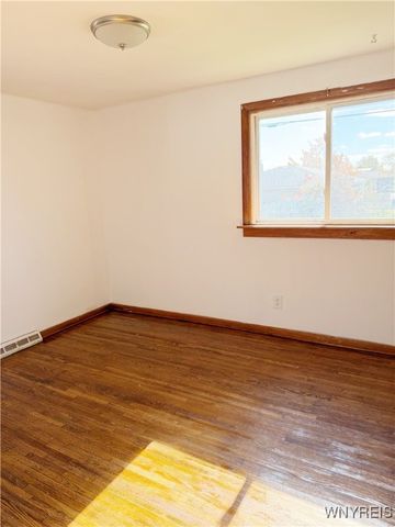 35 Crandon Boulevard, Cheektowaga, NY 14225