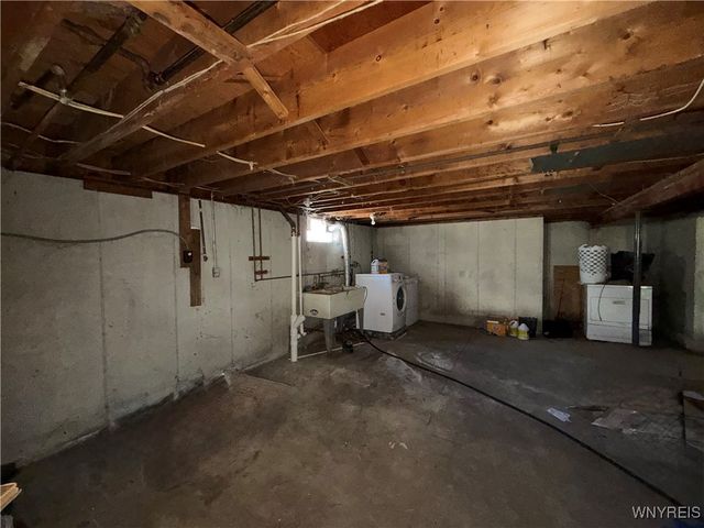 35 Crandon Boulevard, Cheektowaga, NY 14225