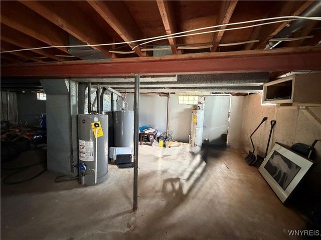 35 Crandon Boulevard, Cheektowaga, NY 14225