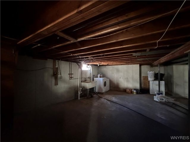 35 Crandon Boulevard, Cheektowaga, NY 14225