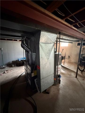 35 Crandon Boulevard, Cheektowaga, NY 14225