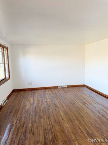 35 Crandon Boulevard, Cheektowaga, NY 14225