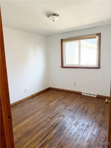 35 Crandon Boulevard, Cheektowaga, NY 14225