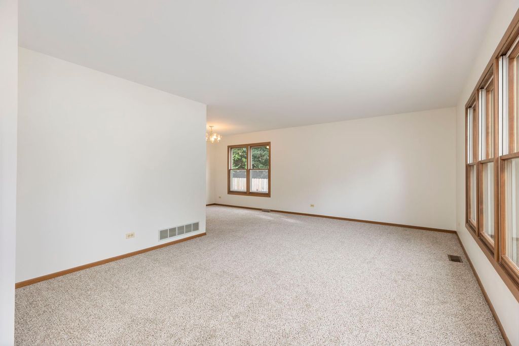 1941 S Valley Road, Lombard, IL 60148 — photo 4