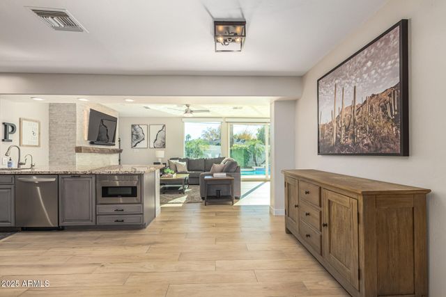 3845 E GLENROSA Avenue, Phoenix, AZ 85018