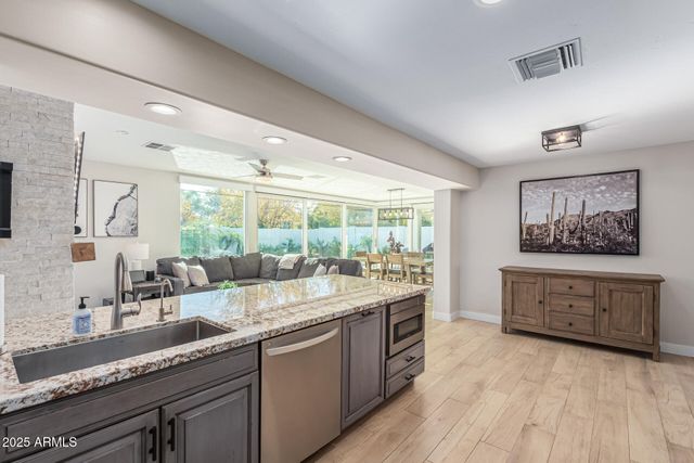 3845 E GLENROSA Avenue, Phoenix, AZ 85018