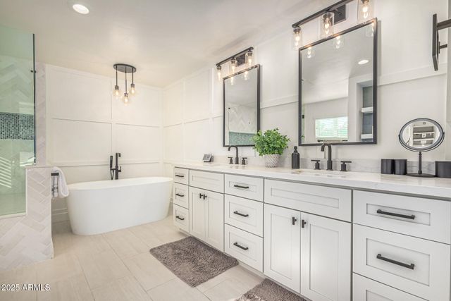 3845 E GLENROSA Avenue, Phoenix, AZ 85018