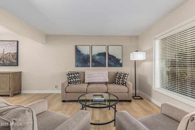 3845 E GLENROSA Avenue, Phoenix, AZ 85018