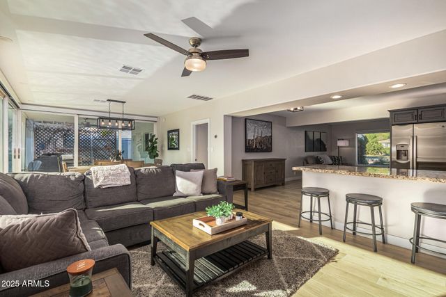 3845 E GLENROSA Avenue, Phoenix, AZ 85018