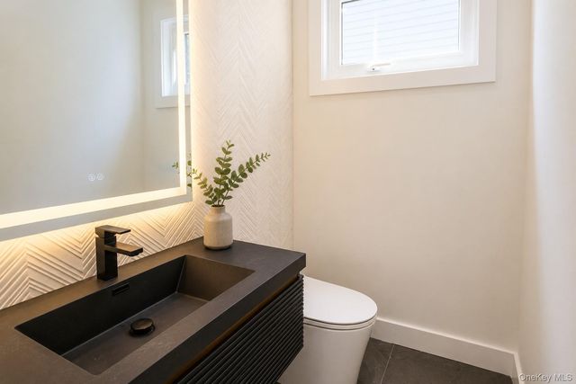 23 Mistletoe Lane, Levittown, NY 11756