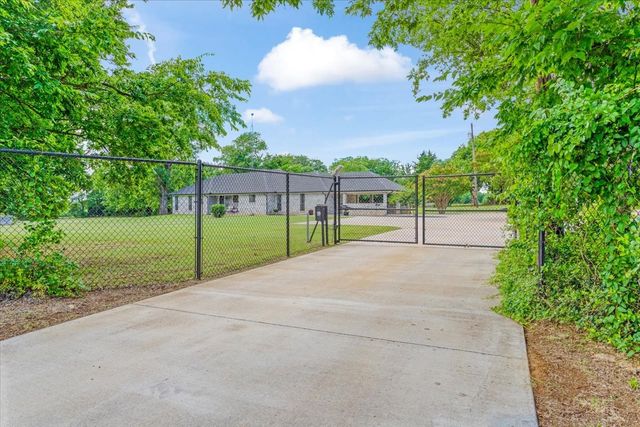 826 Georgetown Road, Pottsboro, TX 75076