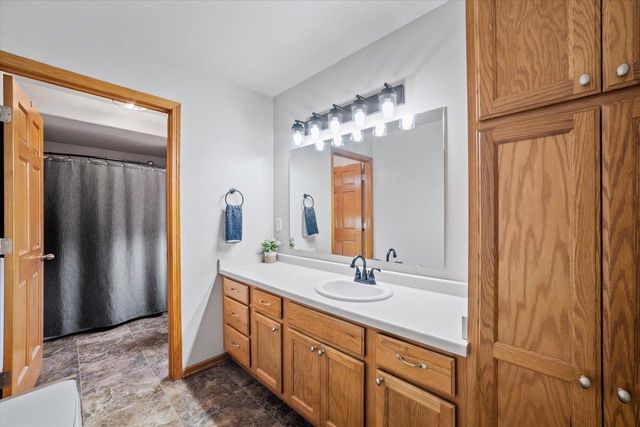 3228 Sherman Parc CIRCLE, Jackson, WI 53037