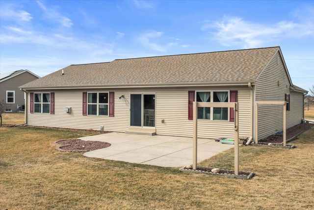 3228 Sherman Parc CIRCLE, Jackson, WI 53037