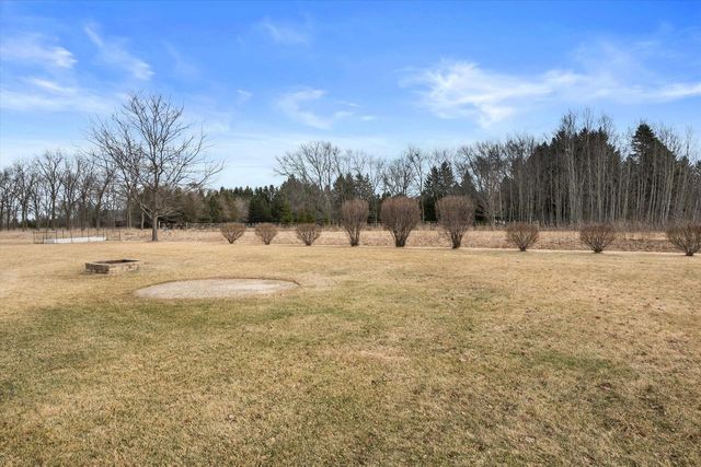 3228 Sherman Parc CIRCLE, Jackson, WI 53037