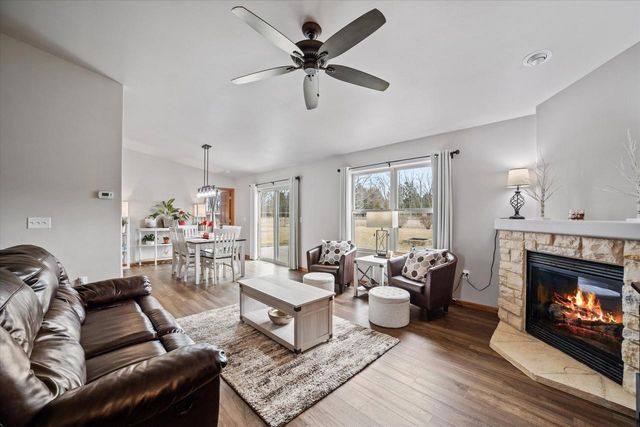 3228 Sherman Parc CIRCLE, Jackson, WI 53037