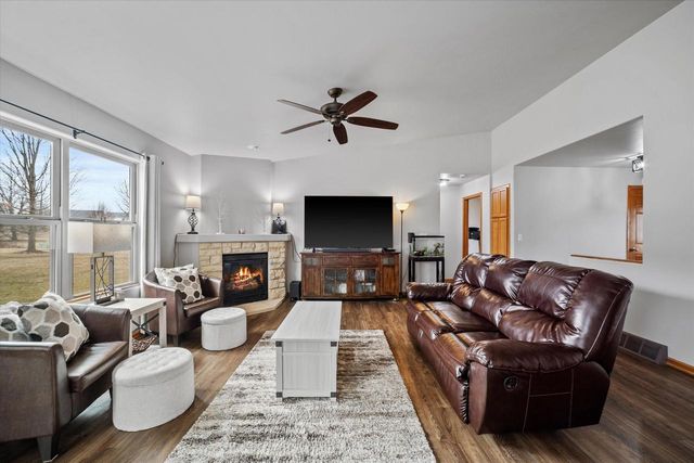 3228 Sherman Parc CIRCLE, Jackson, WI 53037