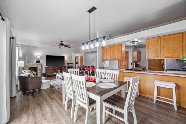 3228 Sherman Parc CIRCLE, Jackson, WI 53037