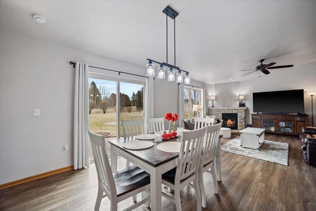 3228 Sherman Parc CIRCLE, Jackson, WI 53037