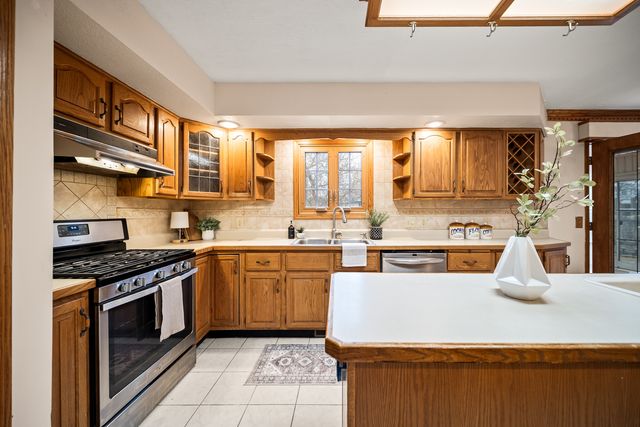 4304 Regency Place, Davenport, IA 52806