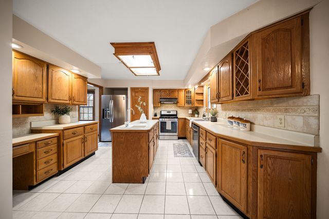 4304 Regency Place, Davenport, IA 52806