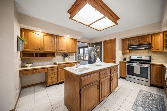 4304 Regency Place, Davenport, IA 52806