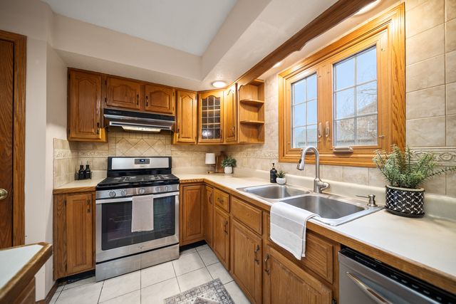 4304 Regency Place, Davenport, IA 52806