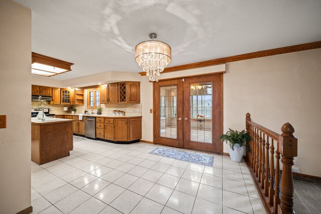 4304 Regency Place, Davenport, IA 52806